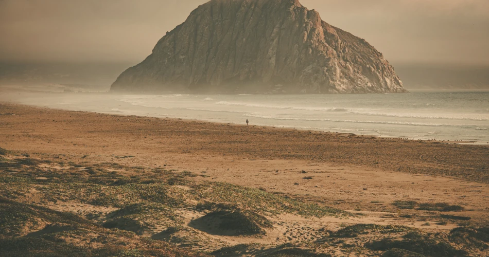 Best Beaches in Morro Bay: Quiet Shores, Scenic Views & Hidden Coastal Spots