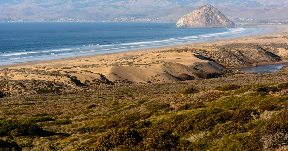 Best Beaches in Morro Bay: Quiet Shores, Scenic Views & Hidden Coastal Spots